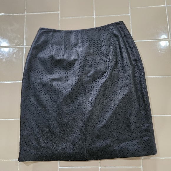 Vintage Bagatelle 100% leather high waisted knee-length skirt. Size 8. - Picture 5 of 7